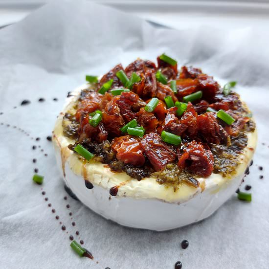 Brie with Pesto & Sundried Tomatoes - Recipe photo by Cooking and Cooking
