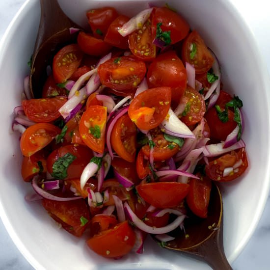 The Easiest Italian Tomato Salad - Recipe photo by feelingfoodish