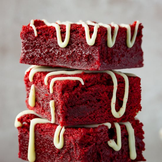 Easy ONE BOWL Red Velvet Brownies - Recipe photo by KitchenMason