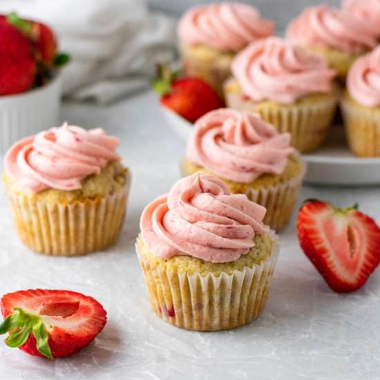 Fresh Strawberry Cupcakes - Recipe photo by gingersnapsbakingaffairs
