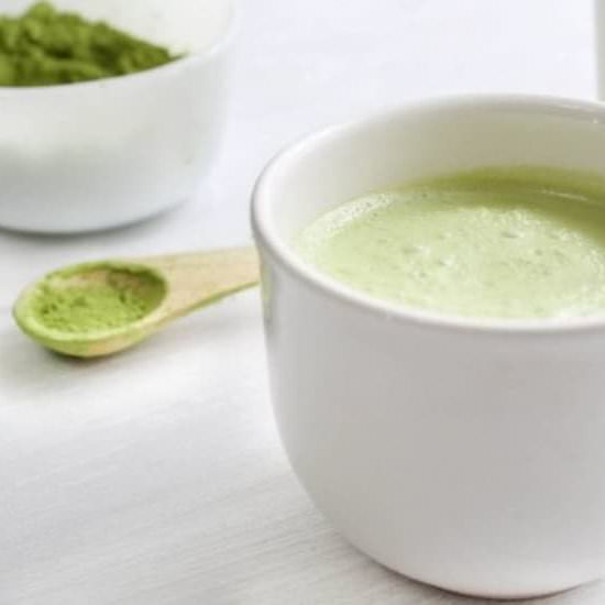 FAT BURNING VEGAN MATCHA LATTE + TW - Recipe photo by Natural Living Family