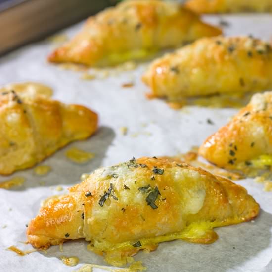 Cheesy Crescent Rolls - Recipe photo by spicedblog