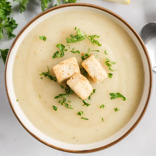 Instant Pot Cauliflower Soup - Recipe photo by Thebustedoven