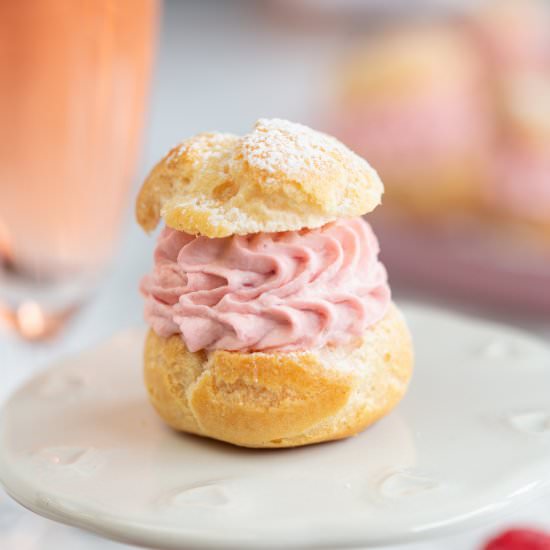 Raspberry cream puffs - Recipe photo by electricbluefood