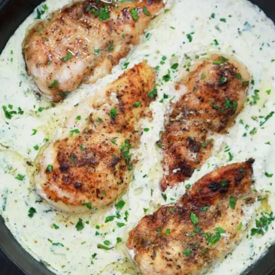 One Pan Creamy Parmesan Chicken - Recipe photo by peasandpeonies