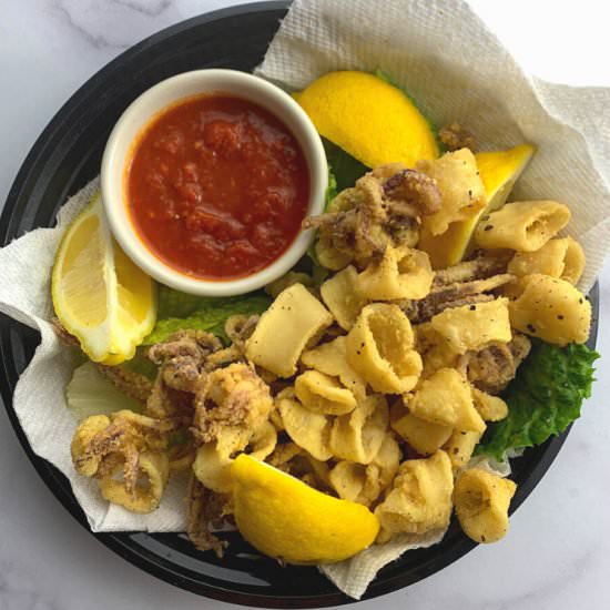 Crispy Tender Easy Fried Calamari - Recipe photo by feelingfoodish