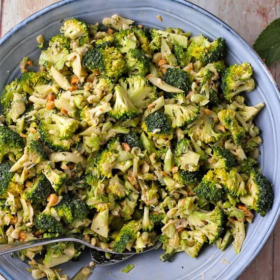 Broccoli slaw (vegan) - Recipe photo by veganwithgusto