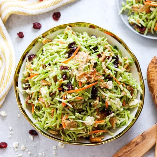 Broccoli Slaw Recipe - Recipe photo by MaesMenu