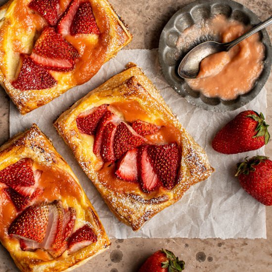 Strawberry rhubarb cheese danish - Recipe photo by cherryonmysundae