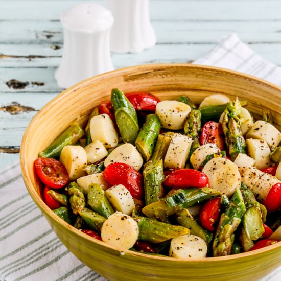 Asparagus Tomato Hearts Palm Salad - Recipe photo by kalynskitchen