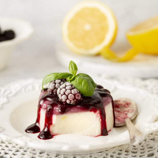 VEGAN LEMON PANNA COTTA - Recipe photo by Happyasayam