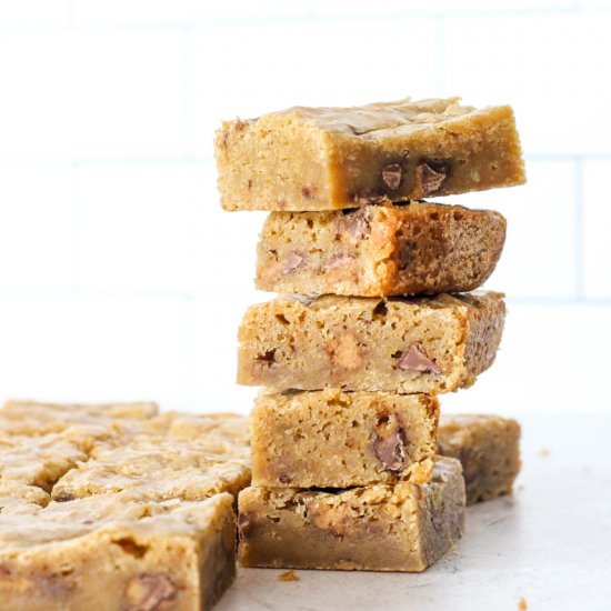 Peanut Butter Cup Blondies - Recipe photo by DoughEyedBlog