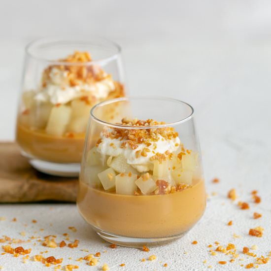 caramel pots with poached pears - Recipe photo by between2kitchens