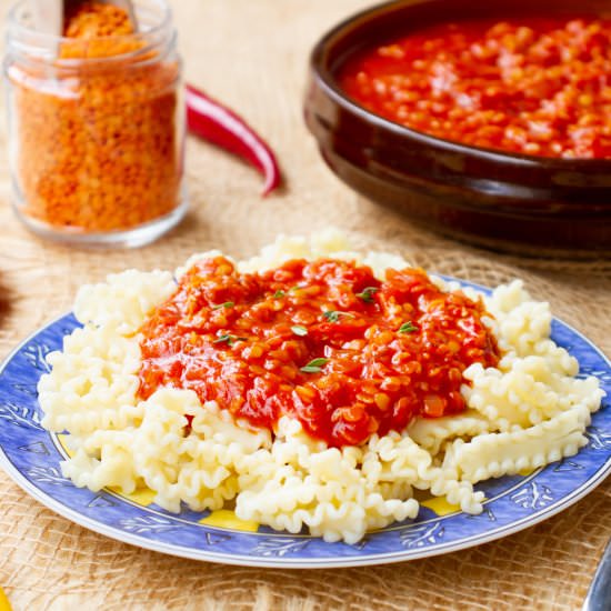 Red lentil Bolognese - Recipe photo by mecooks.com