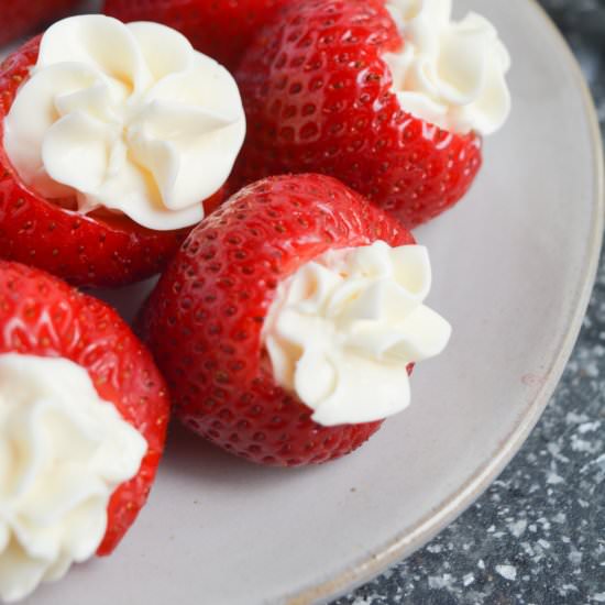 low carb cheesecake strawberries - Recipe photo by heyketomama