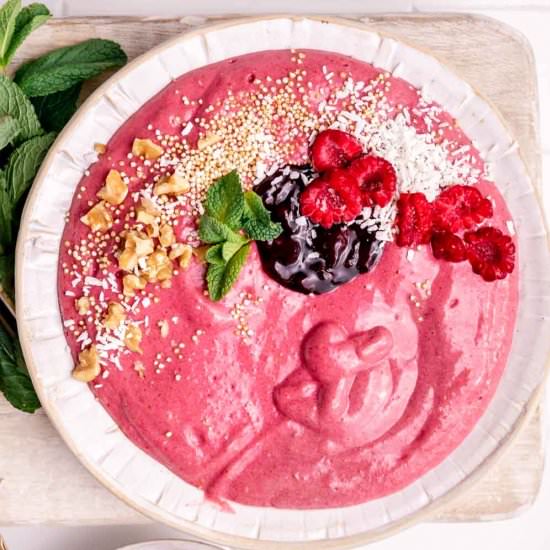 Raspberry Smoothie Bowl - Recipe photo by The Green Creator