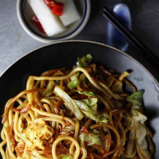 Chinese stir-fried noodles with egg - Recipe photo by adailyfood