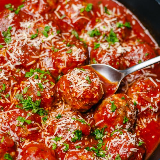 MEATBALLS WITH TOMATO - Recipe photo by theyummybowl