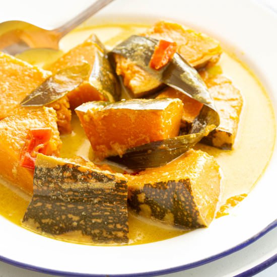 Creamy Sri Lankan Pumpkin Curry - Recipe photo by Wandercooks