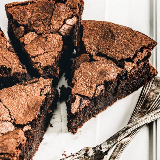 Flourless chocolate cake - Recipe photo by Sweetly Cakes