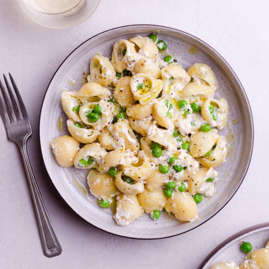 Pasta with Ricotta and Peas - Recipe photo by My Three Seasons