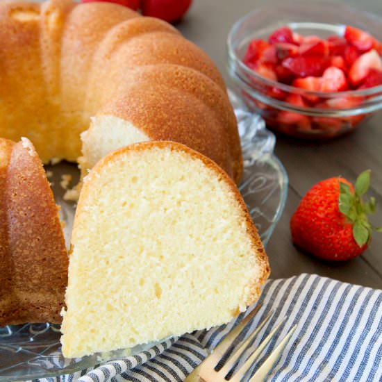 Easy Sour Cream Pound Cake - Recipe photo by browniebites
