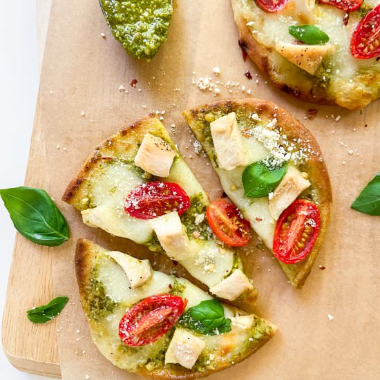 Chicken Pesto Naan Pizzas - Recipe photo by Sugarylogic