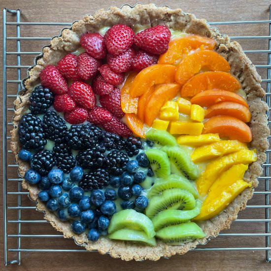Rainbow fruit tart - Recipe photo by uglyducklingbakery
