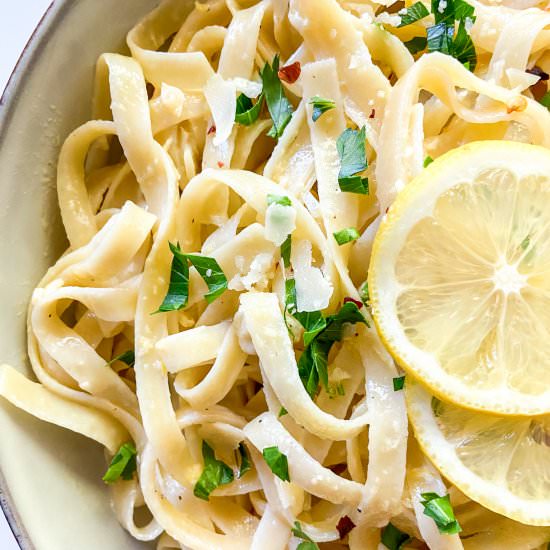 Lemon Garlic Pasta - Recipe photo by Sugarylogic