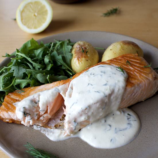 Seared salmon in creamy sauce - Recipe photo by Travel and Food