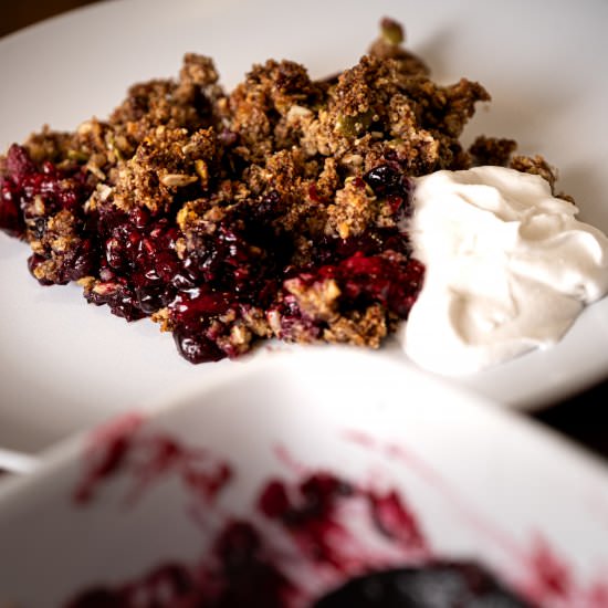 Low Carb Berry Crumble - Recipe photo by Diabetic Vegan