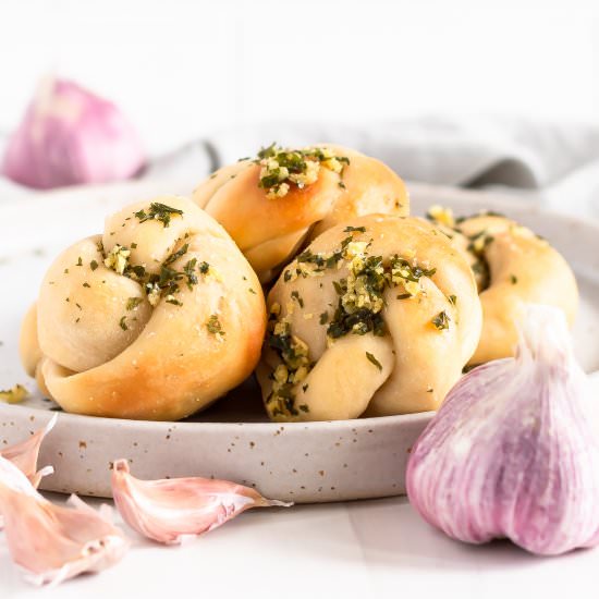 Sourdough Discard Garlic Knots - Recipe photo by Cinnamon Shtick