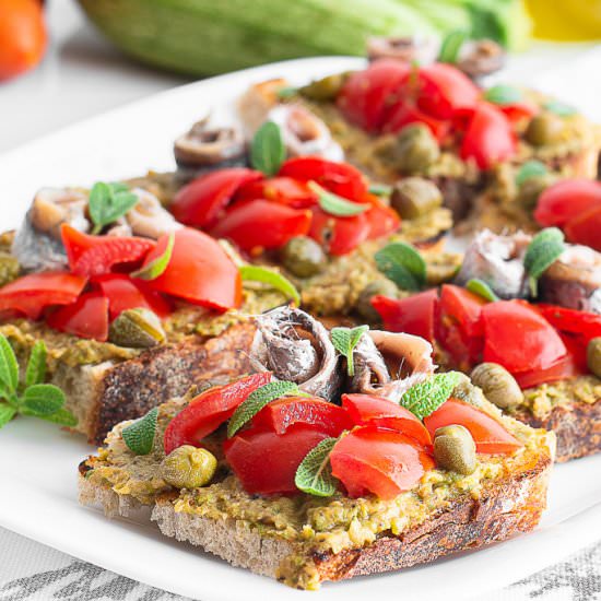 Bruschetta with anchovies & tomato - Recipe photo by semplicementelight