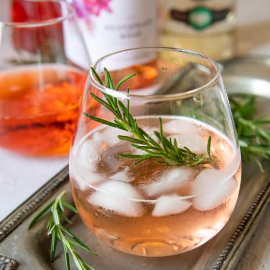 Rose Spritzer - Recipe photo by MamaGourmand