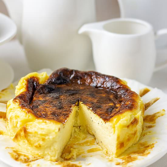 Easy Basque Burnt Cheesecake Recipe - Recipe photo by MunatyCooking