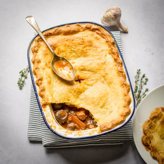 Quorn 'Chicken' & Red Wine Pie - Recipe photo by thevegspace