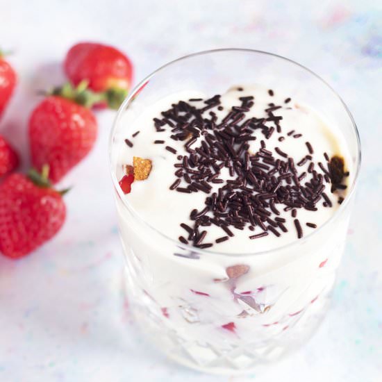 Strawberry yoghurt parfait - Recipe photo by Mandy Sneaky Veg