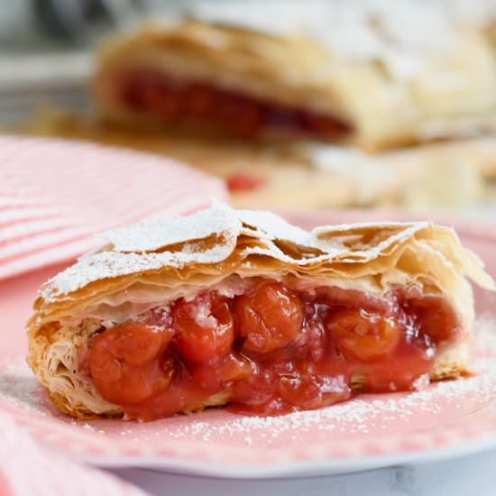 Cherry Strudel - Recipe photo by eileen.baking-sense