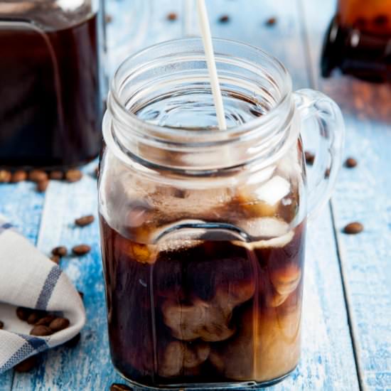 How to Make Cold Brew Coffee - Recipe photo by Everything Pretty