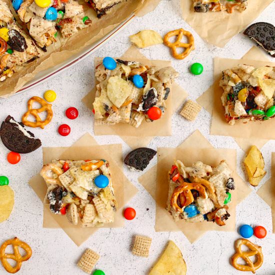 Kitchen Sink Cereal Bars - Recipe photo by Theyummymuffin