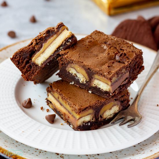 Fudgy Twix Brownies - Recipe photo by KitchenMason