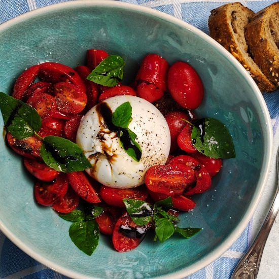 Burrata Caprese Salad - Recipe photo by Bimorah