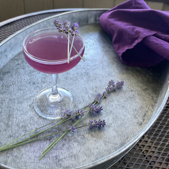 Earl Grey and lavender gin cocktail - Recipe photo by uglyducklingbakery