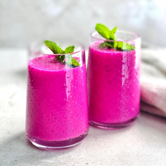 Vegan Tropical Dragonfruit Smoothie - Recipe photo by THE VGN WAY