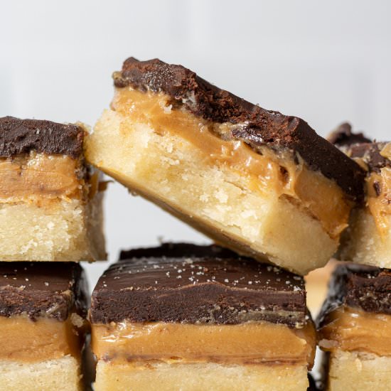 Vegan Millionaire's Shortbread Bars - Recipe photo by cookiedoughdiaries