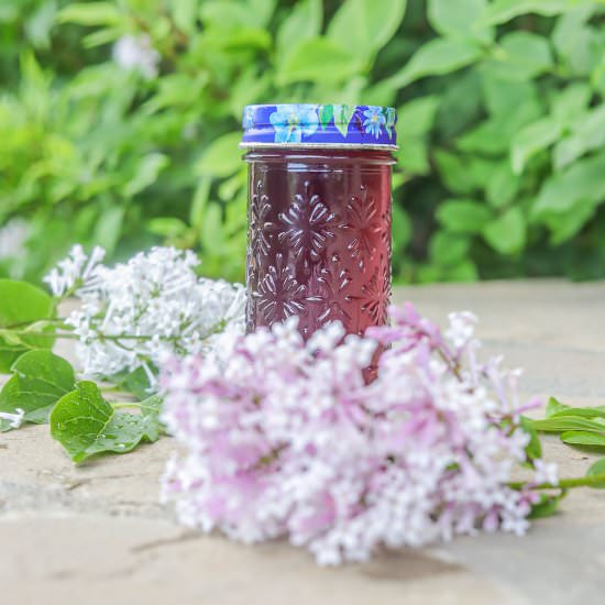 Lilac Syrup - Recipe photo by HIldaskitchenblog