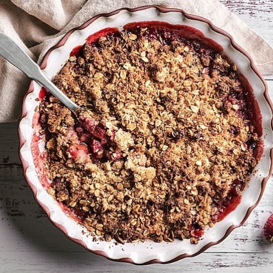 Gluten-free Strawberry Rhubarb Cris - Recipe photo by Resplendent Kitchen