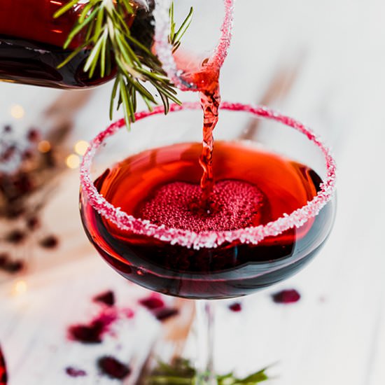 Sugar-Free Sparkling Cranberry Cocktail - Recipe photo by tarasketokitchen