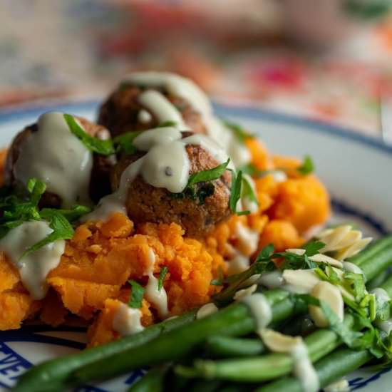 Vegan Meatballs with Pepper Sauce - Recipe photo by modernveganguide