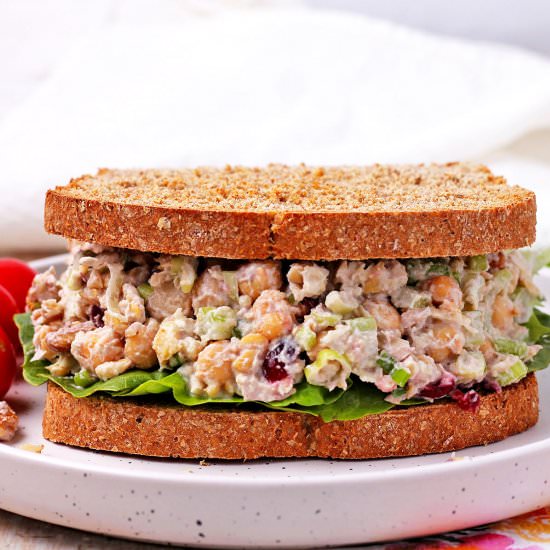 Cranberry walnut chickpea salad - Recipe photo by veganwithgusto